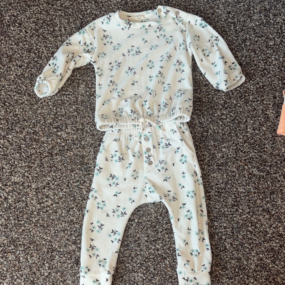 Jessica Simpson Cream and Green Kids Matching Set